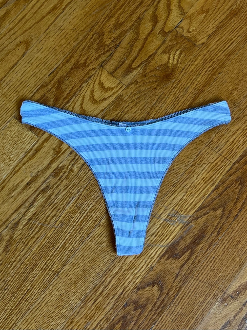 FREE L Victoria’s Secret High Leg Thong